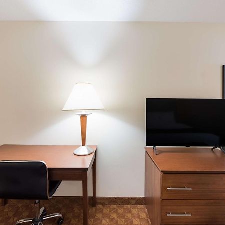 Best Western Lakewood Inn Hebron エクステリア 写真