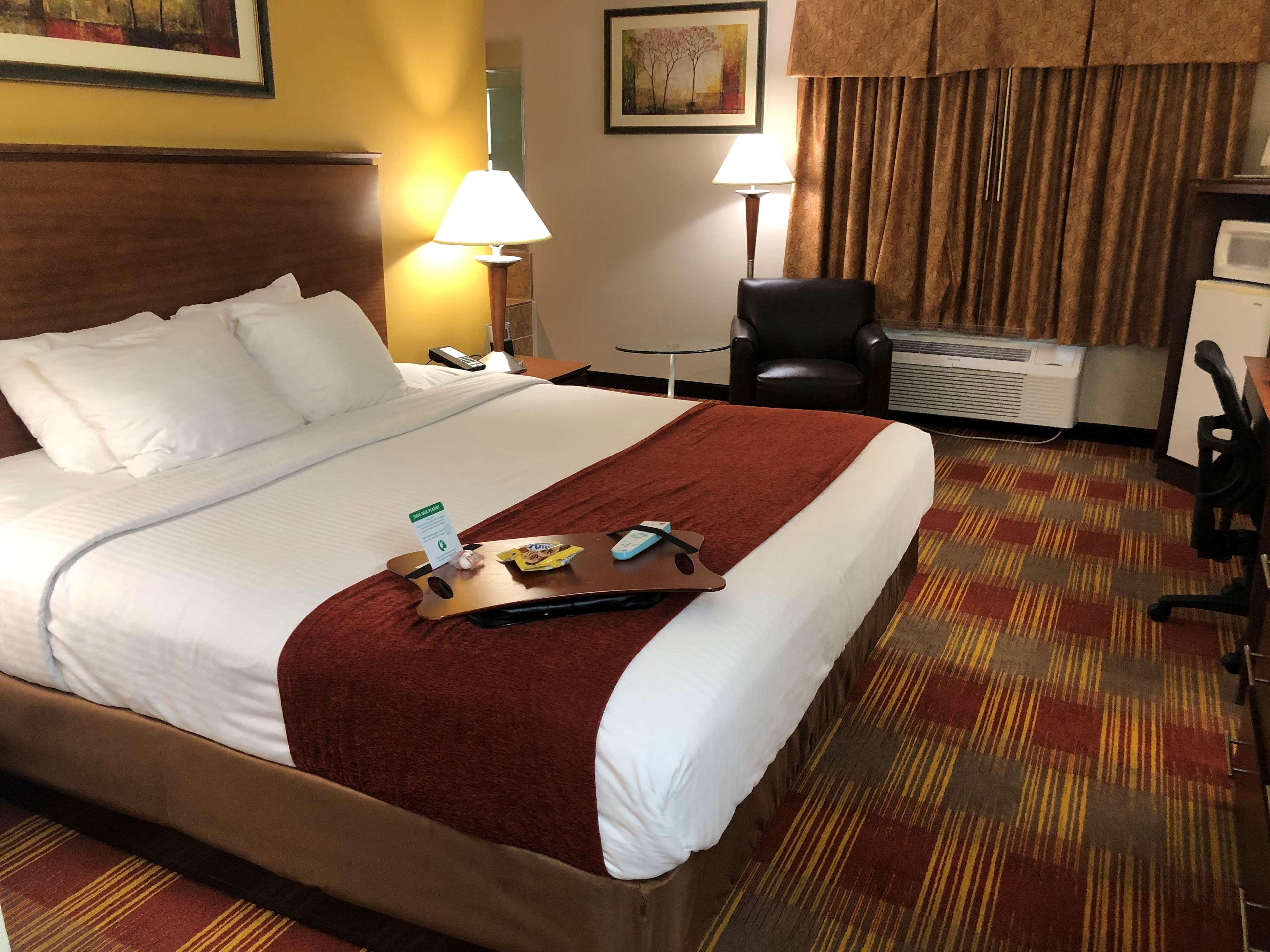 Best Western Lakewood Inn Hebron エクステリア 写真