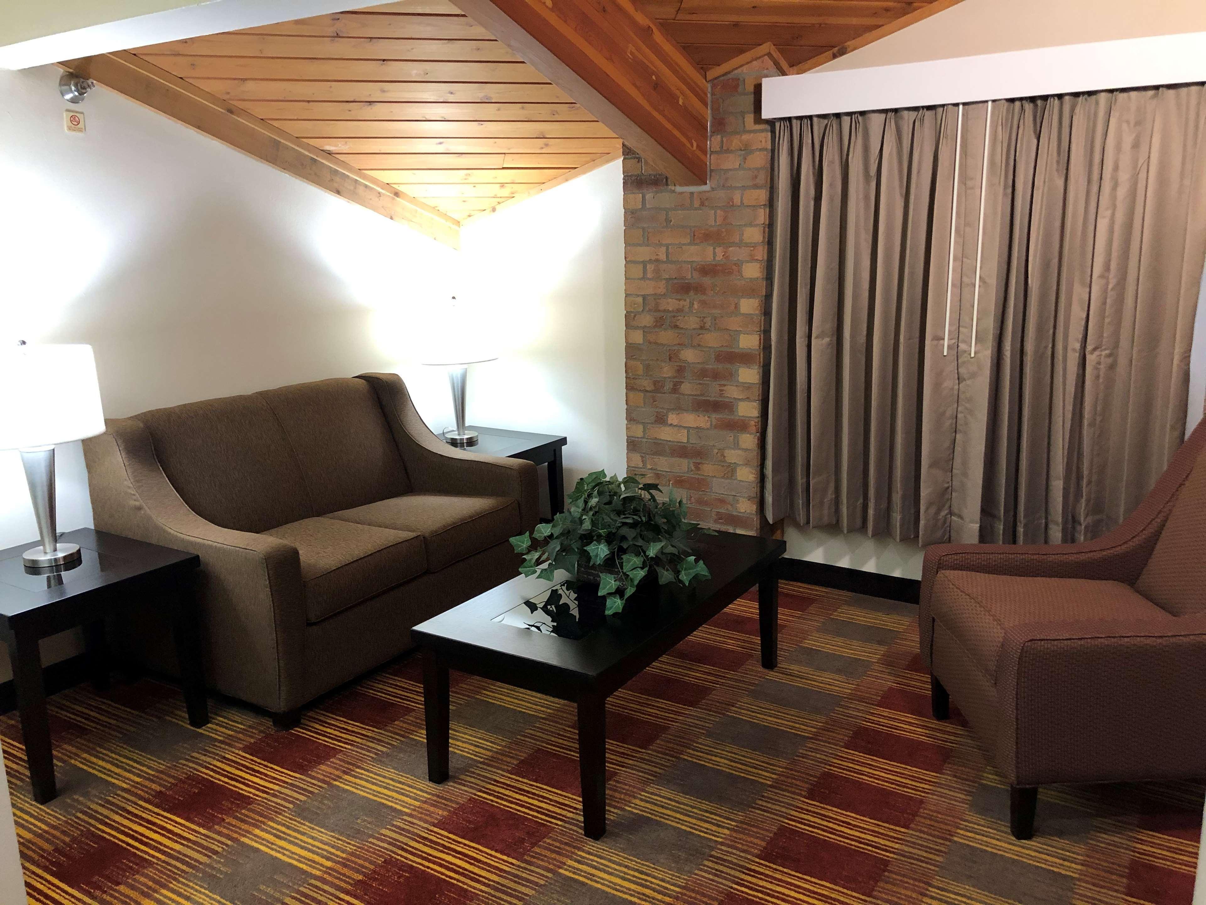 Best Western Lakewood Inn Hebron エクステリア 写真