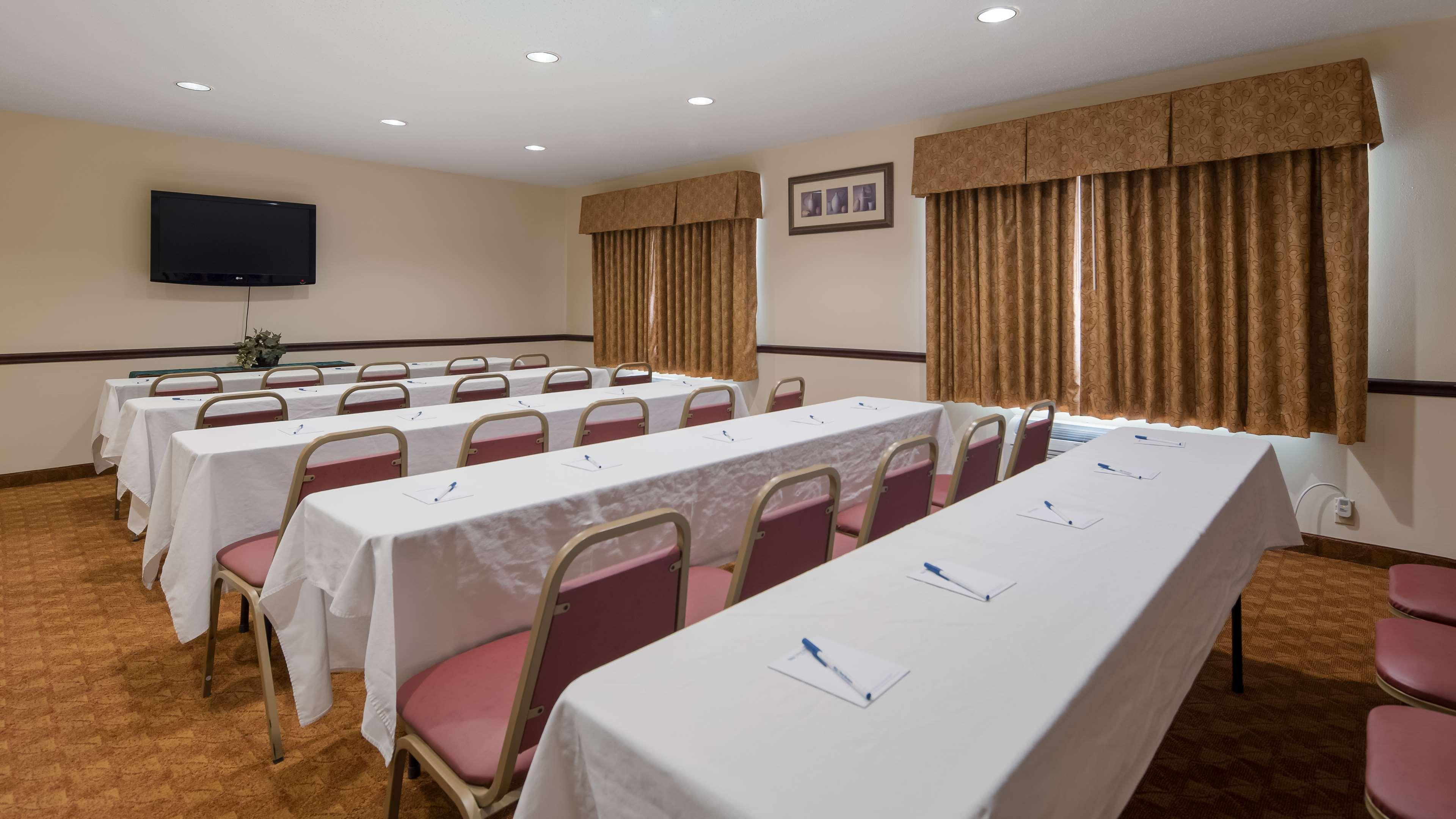 Best Western Lakewood Inn Hebron エクステリア 写真