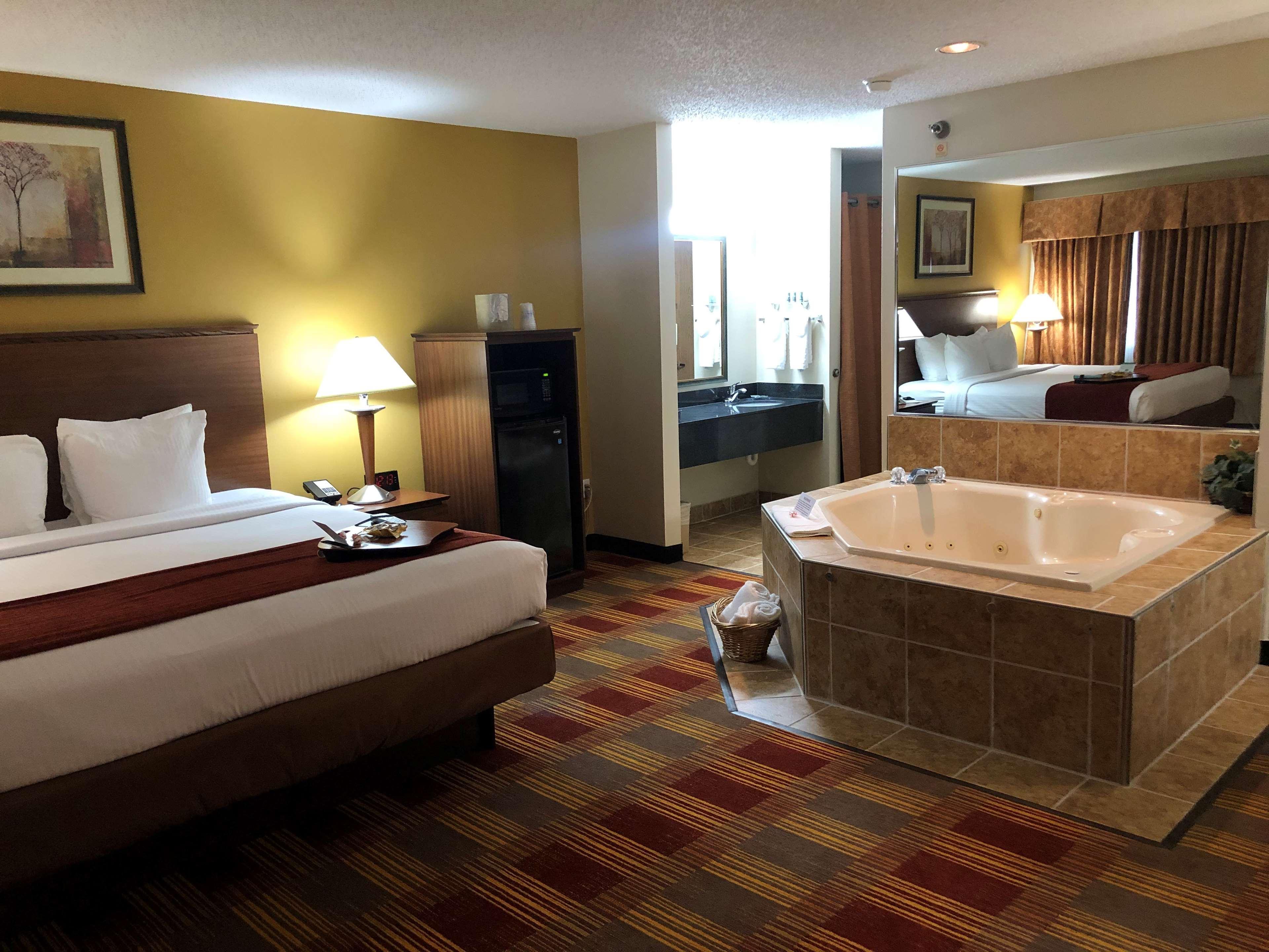 Best Western Lakewood Inn Hebron エクステリア 写真