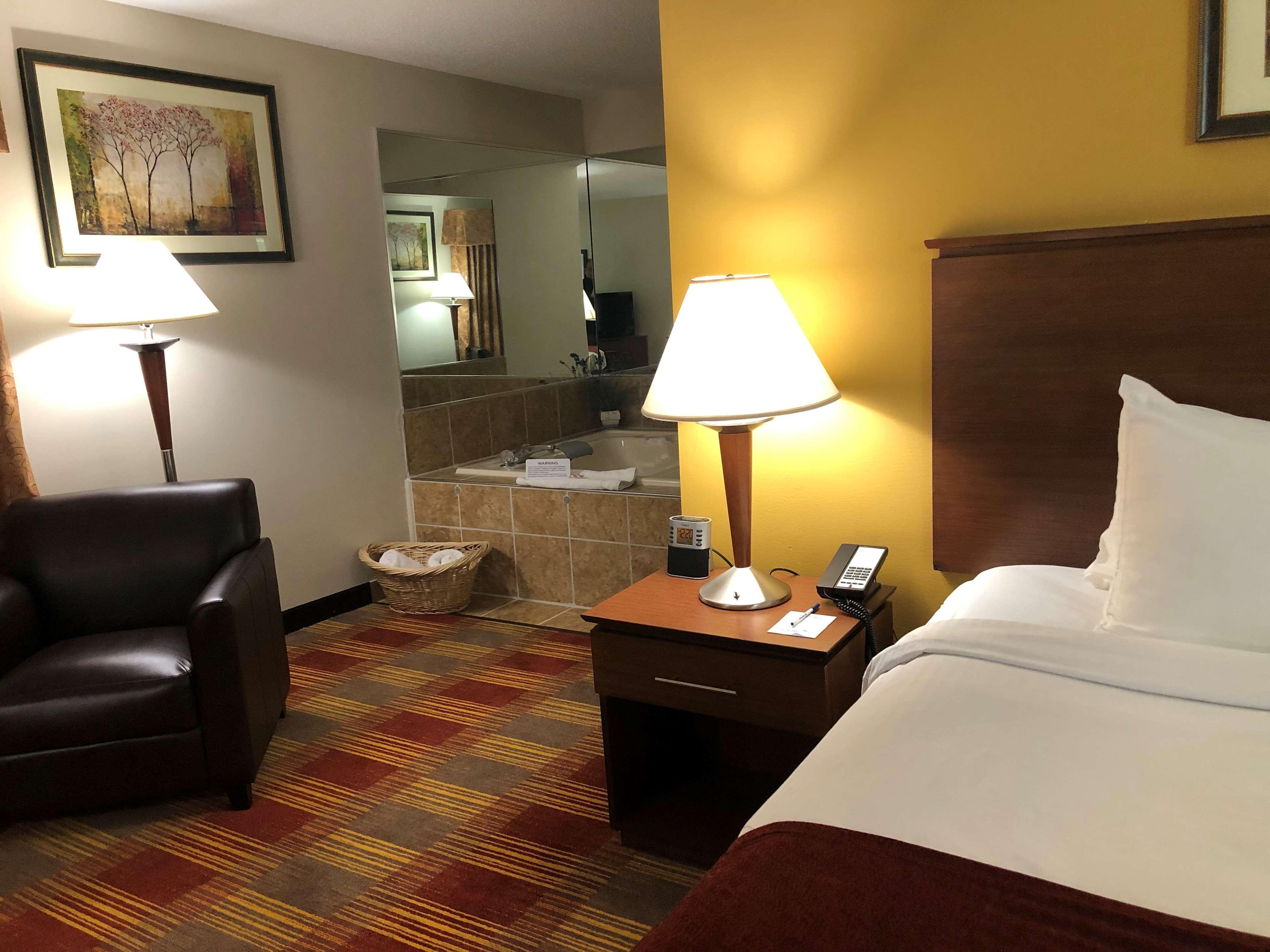 Best Western Lakewood Inn Hebron エクステリア 写真