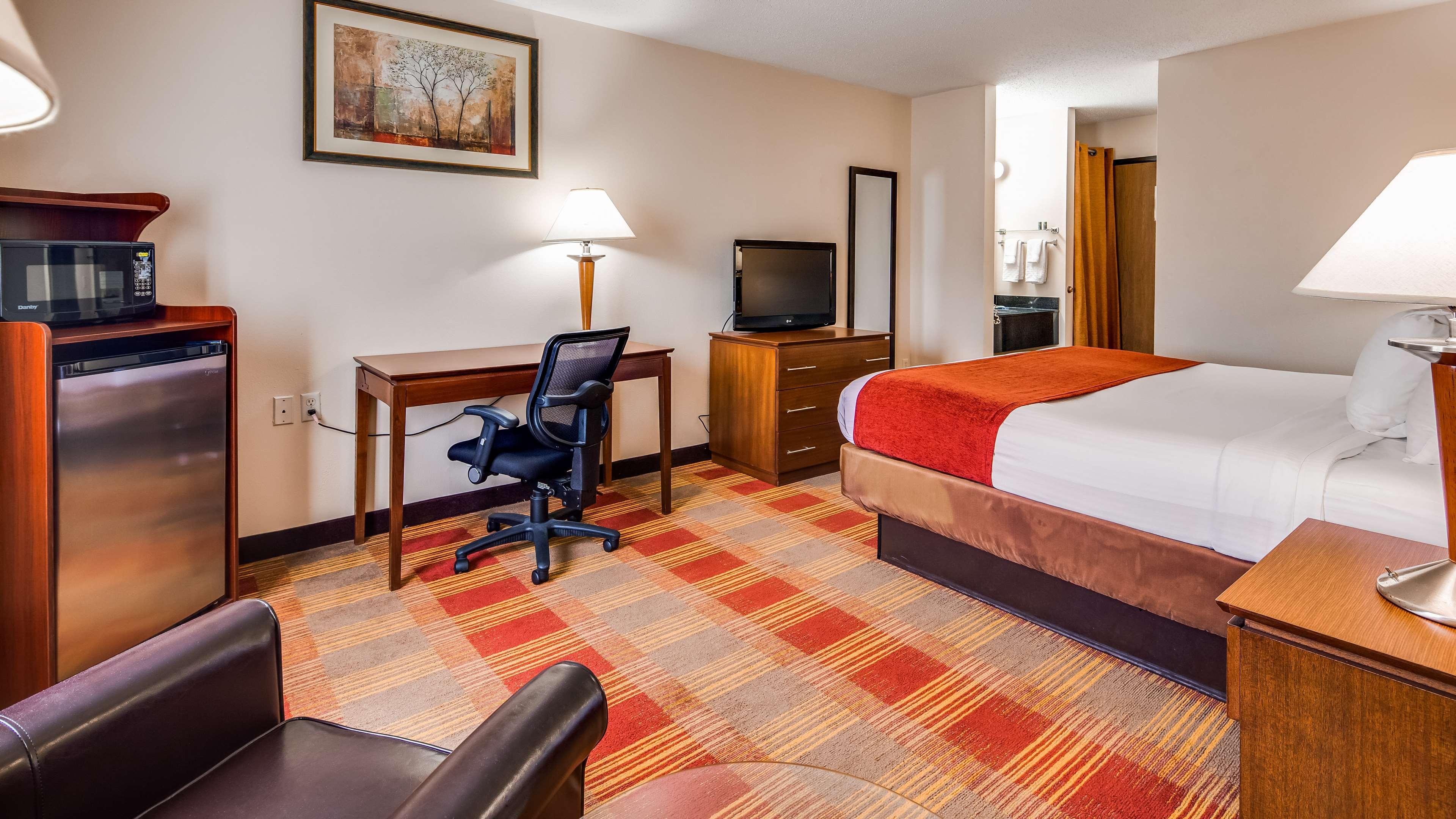 Best Western Lakewood Inn Hebron エクステリア 写真