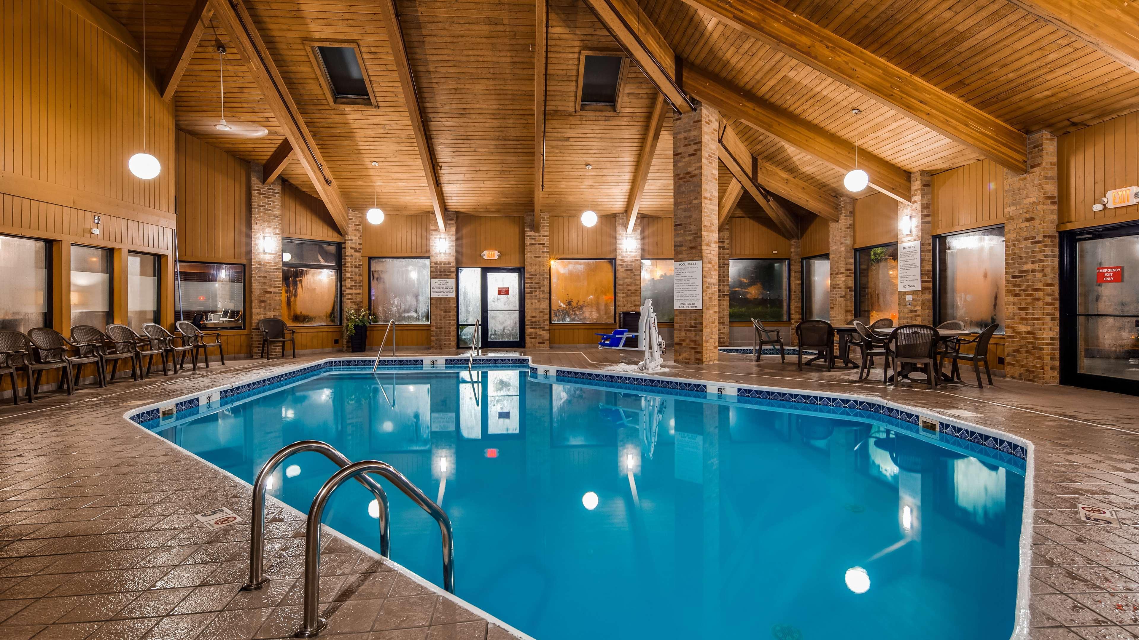 Best Western Lakewood Inn Hebron エクステリア 写真