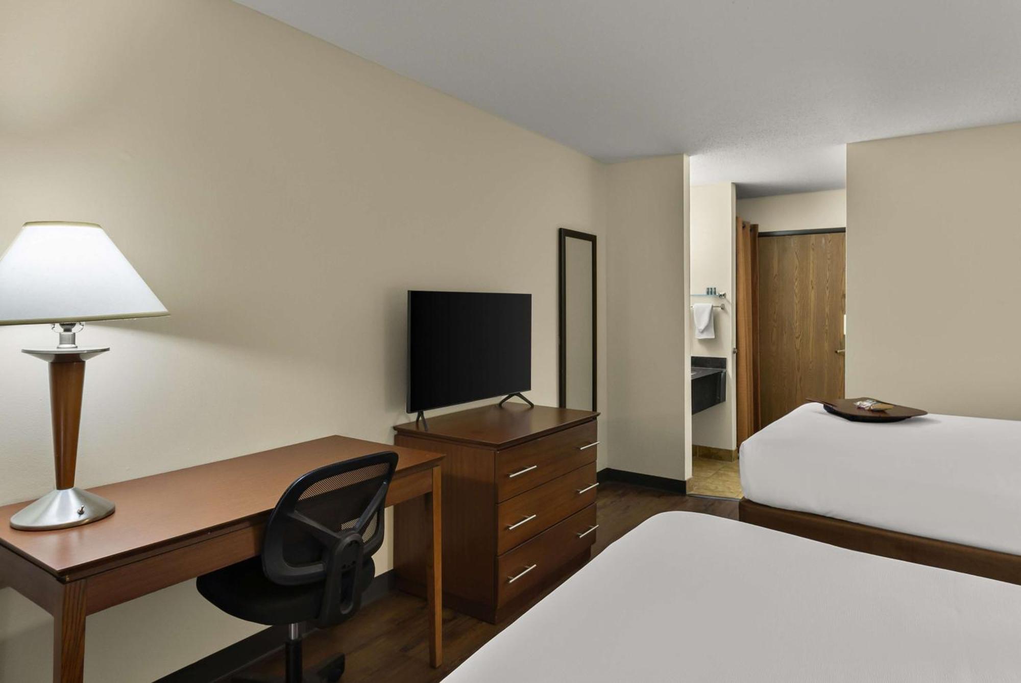 Best Western Lakewood Inn Hebron エクステリア 写真