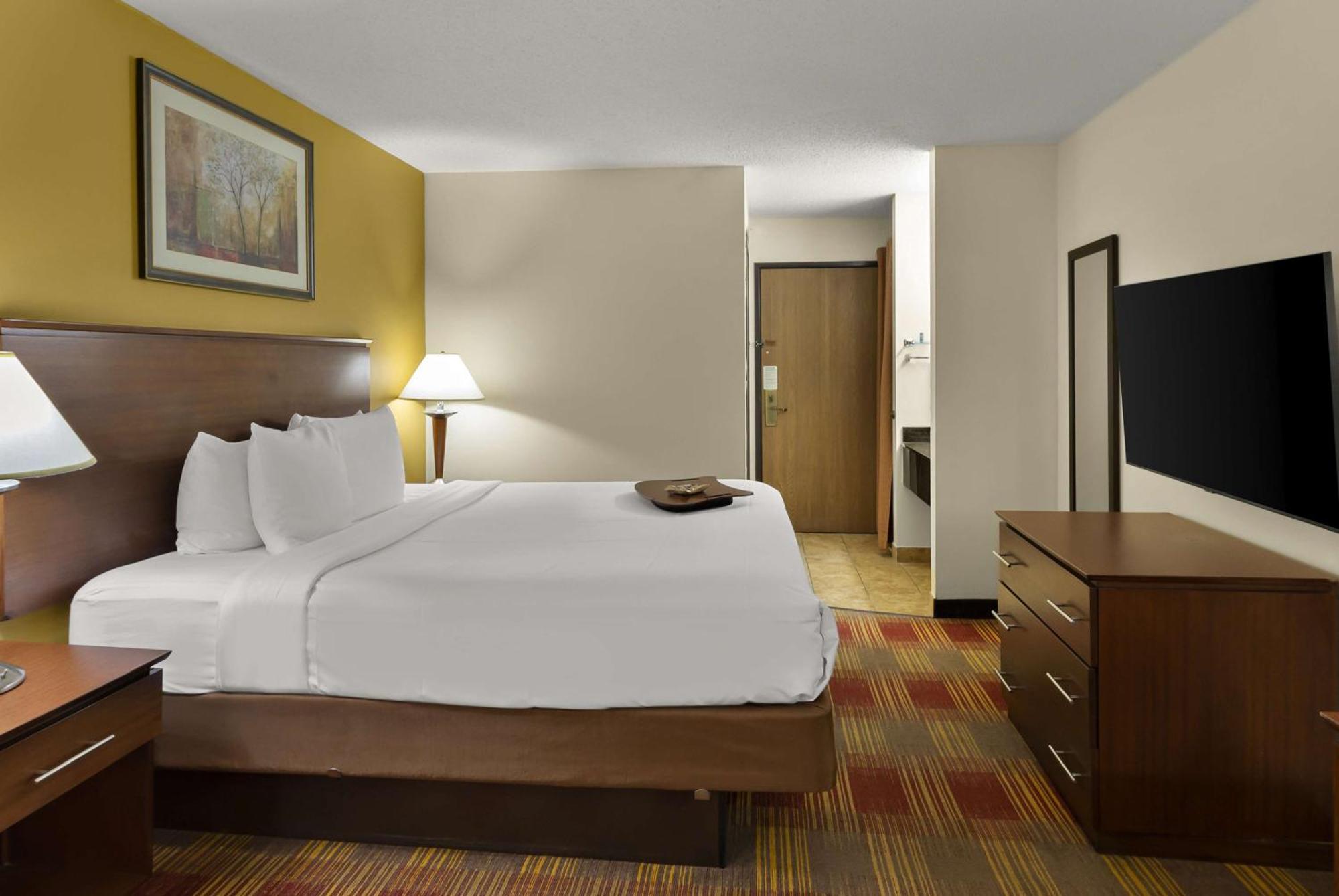 Best Western Lakewood Inn Hebron エクステリア 写真