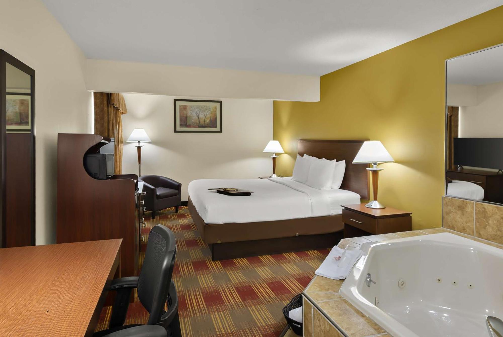 Best Western Lakewood Inn Hebron エクステリア 写真