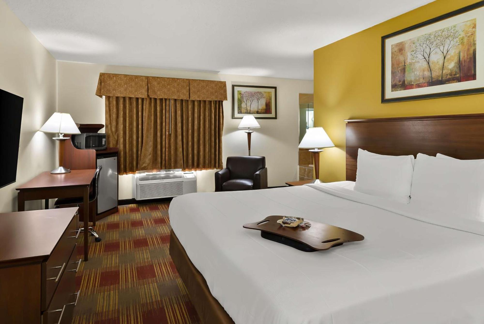 Best Western Lakewood Inn Hebron エクステリア 写真