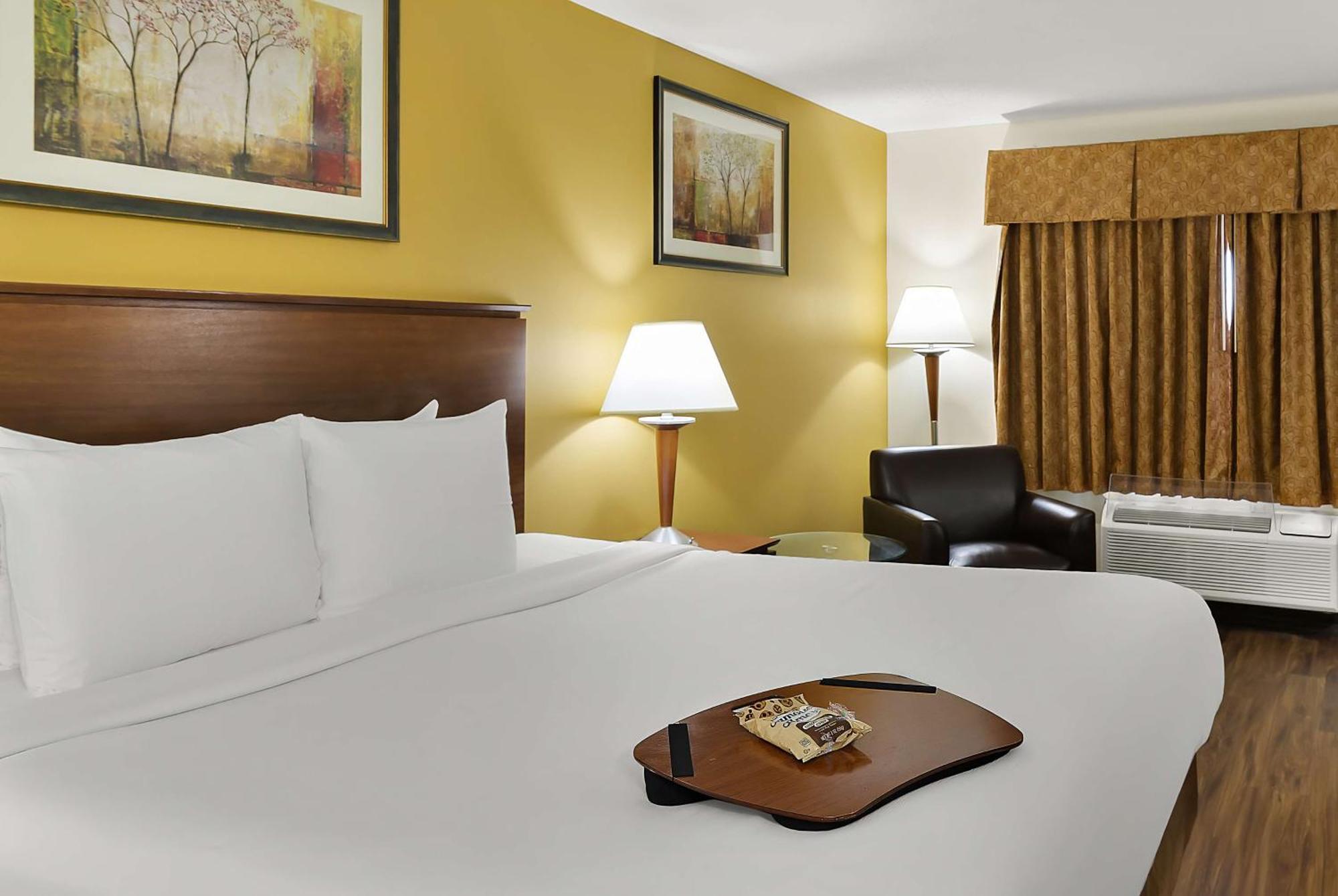 Best Western Lakewood Inn Hebron エクステリア 写真