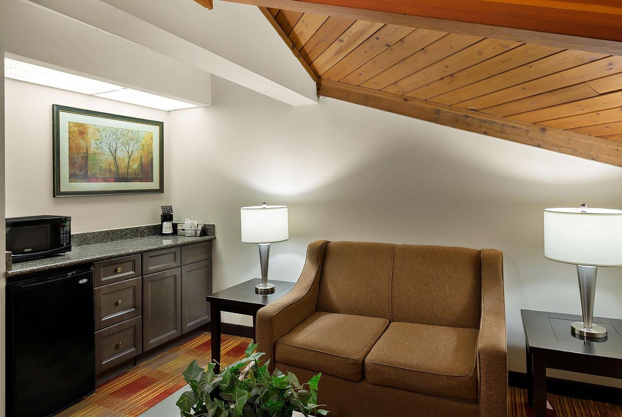 Best Western Lakewood Inn Hebron エクステリア 写真